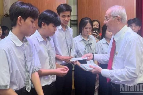 Điểm tựa cho học sinh nghèo vươn lên