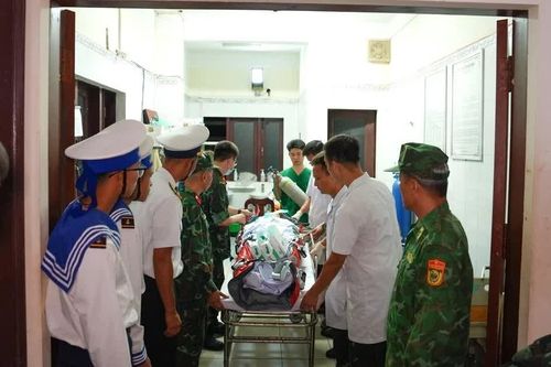 Đưa bệnh nhân bị đa chấn thương về đất liền an toàn
