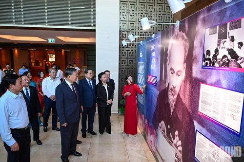 Tổng Bí thư, Chủ tịch nước Tô Lâm cùng lãnh đạo Đảng, Nhà nước tham quan triển lãm 'Những tấm gương bình dị mà cao quý'