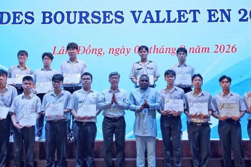 129 học sinh, sinh viên khu vực Tây Nguyên - Nam Trung bộ nhận học bổng Vallet