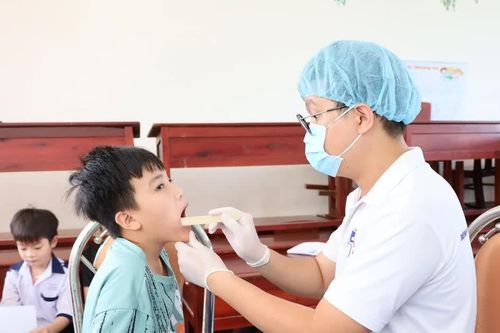 Cà Mau tổ chức khám sức khỏe cho học sinh đầu năm học