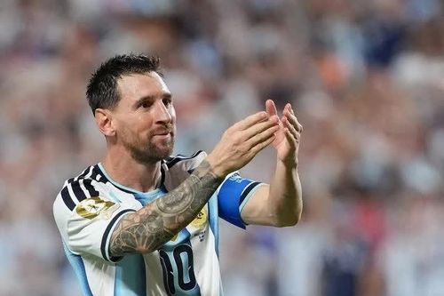 Bóng đá Argentina tri ân đặc biệt Messi