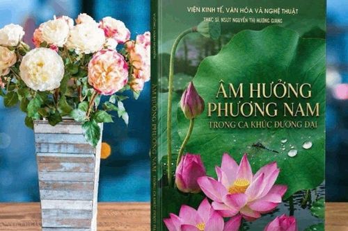 Thượng tá, NSƯT Hương Giang ra mắt cuốn sách 'Âm hưởng phương Nam trong ca khúc đương đại'