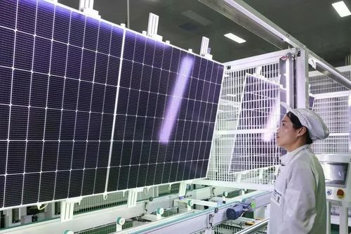 'Cai' dầu Nga, EU lại phụ thuộc năng lượng xanh Trung Quốc