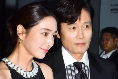 Lee Byung Hun và vợ chiếm trọn chú ý giữa dàn sao quyền lực