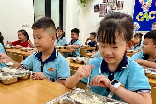 Sau một năm ăn bán trú, học sinh Hà Nội tăng nhiều nhất 5 cm chiều cao