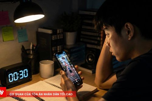 Khi thuật toán giữ chân con người trong vòng xoáy video ngắn