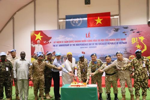Chiến sĩ gìn giữ hòa bình Việt Nam mừng Quốc khánh ở châu Phi
