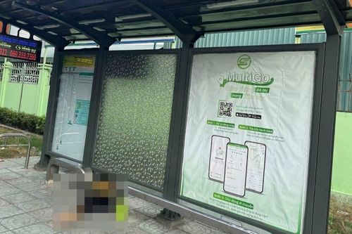 Người đàn ông có hình xăm tử vong tại trạm xe buýt ở TPHCM