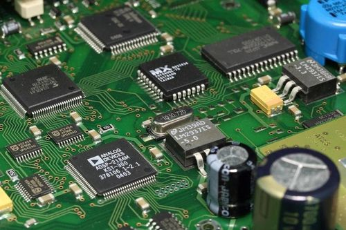 Trung Quốc đi sau công nghệ sản xuất chip tối tân 15 năm