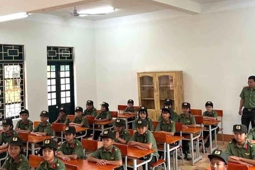 1.000 học sinh con em đồng bào nhập học Trường Văn hóa Công an nhân dân II