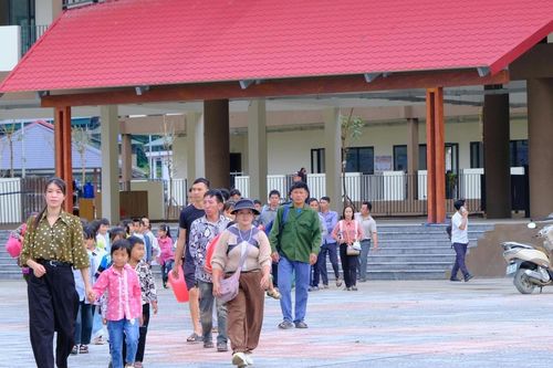 Vùng cao năm học mới: Sửa trường sau lũ, bổ sung giáo viên, đón học sinh