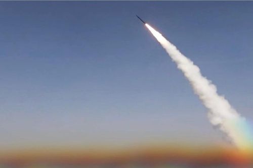 Nhóm thân Iran tấn công bờ biển Yemen bằng 14 tên lửa đạn đạo