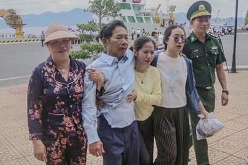 32 ngư dân gặp nạn trên biển trở về đất liền an toàn