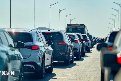 Ùn tắc từ Vành đai 2 qua cầu Vĩnh Tuy trong ngày đầu đi làm sau kỳ nghỉ lễ