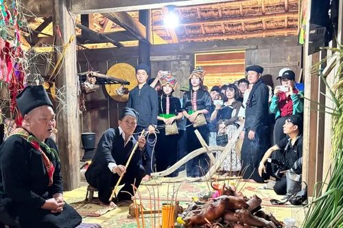 Từ hạt lúa mới đến vòng xòe: Nét văn hóa độc đáo của đồng bào người Thái