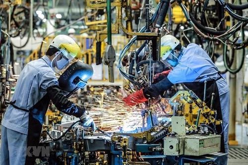 Bức tranh kinh tế 8 tháng: Công nghiệp, xuất khẩu và đầu tư cùng tăng tốc