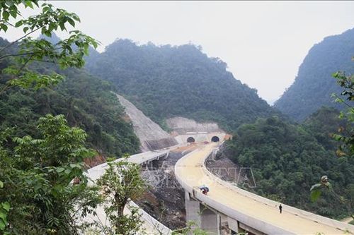 Siết chặt kiểm soát người và phương tiện vào công trường cao tốc Đồng Đăng - Trà Lĩnh