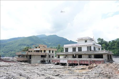Lũ quét tại Nepal và Trung Quốc: Nỗ lực xác minh danh tính và những lễ tang tượng trưng