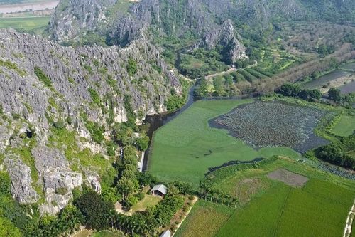 Núi đá trùng điệp, sông nước xanh mướt ở danh thắng Kim Sơn