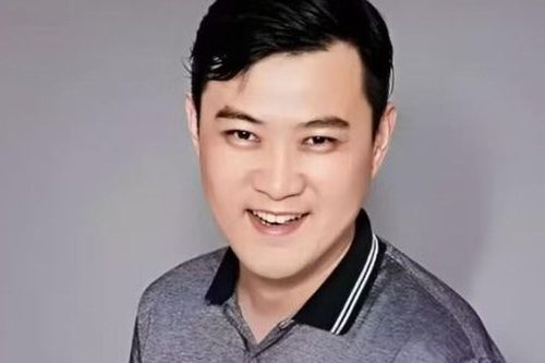 Nam MC nổi tiếng đột ngột qua đời ở tuổi 50
