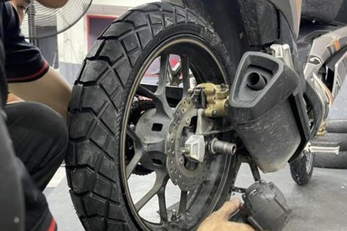 Dấu hiệu cần thay lốp xe máy để đảm bảo an toàn