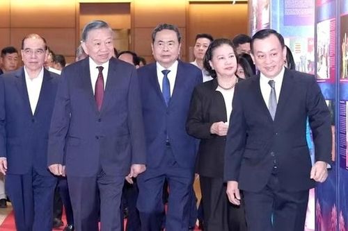 Hội nghị nghiên cứu, học tập, quán triệt và triển khai một số nghị quyết, chỉ thị của Bộ Chính trị