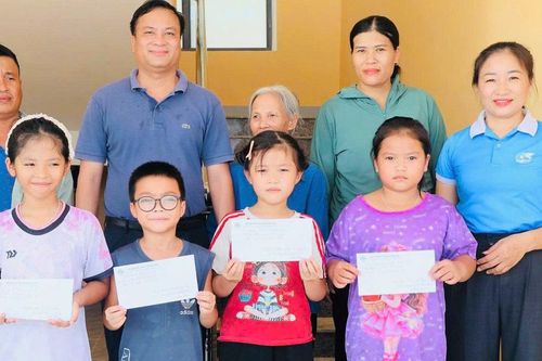 Các cấp Hội LHPN Hà Tĩnh tiếp sức học sinh khó khăn trước thềm năm học mới