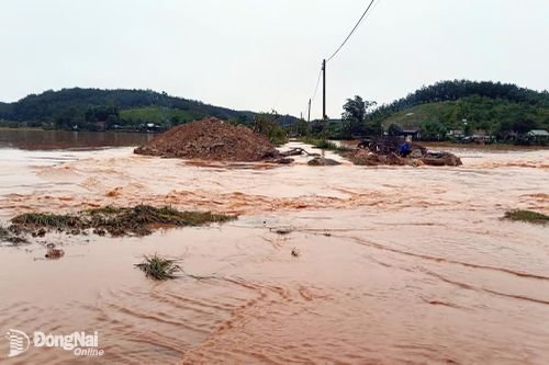 Mưa lớn gây ngập cục bộ tại xã Phước Sơn