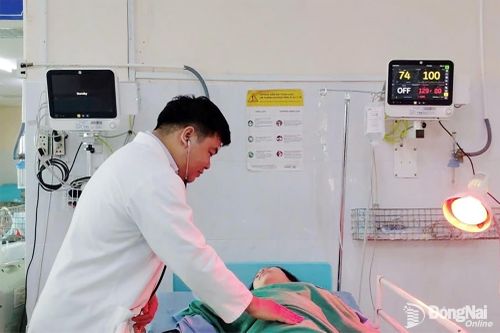 'Chạy đua' cứu sản phụ chảy máu ồ ạt, ngưng tim trên bàn mổ