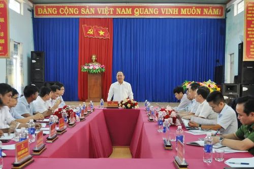 Phó Bí thư Thường trực Tỉnh ủy, Chủ tịch HĐND tỉnh Rah Lan Chung làm việc với Ban Thường vụ Đảng ủy xã Ia Phí