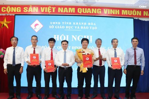 Sở Giáo dục và Đào tạo Khánh Hòa công bố quyết định tổ chức cán bộ khi thực hiện sắp xếp các trường THPT