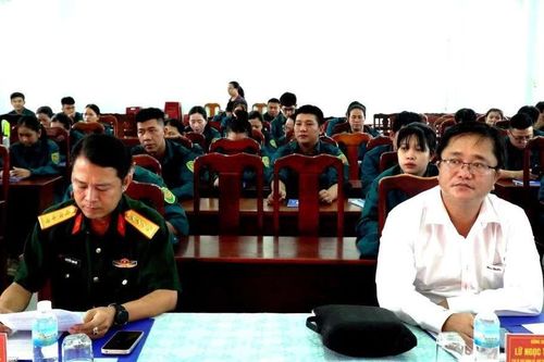 Phường Cam Ranh khai mạc huấn luyện dân quân binh chủng đợt 1