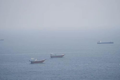 Mỹ - Iran leo thang căng thẳng: Hai bên liên tiếp tấn công, Eo biển Hormuz nóng trở lại