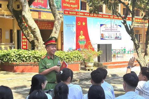 Gần 1.000 giáo viên, học sinh Trường THPT số 1 Văn Bàn được trang bị kiến thức pháp luật đầu năm học