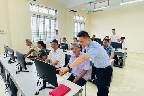 Xây dựng đội ngũ cán bộ thạo việc, gần Dân