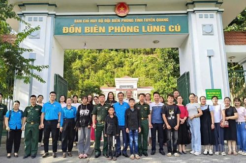 Liên đoàn Lao động tỉnh: Nhiều hoạt động ý nghĩa chăm lo cho học sinh vùng cao dịp khai giảng năm học mới 2026 - 2027