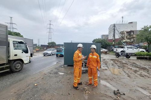 Hà Nội yêu cầu tăng cường đảm bảo an ninh, an toàn hành lang lưới điện truyền tải