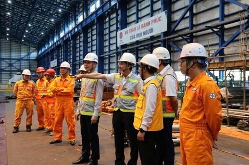 Lãnh đạo Công ty Nhiệt điện Mông Dương thăm, động viên lực lượng đại tu tổ máy S2 dịp Quốc khánh