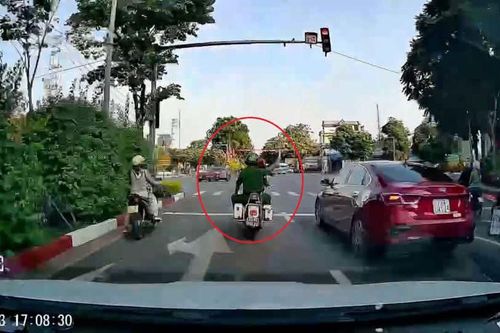 Công an Sơn La kịp thời hỗ trợ đưa bệnh nhân đi cấp cứu