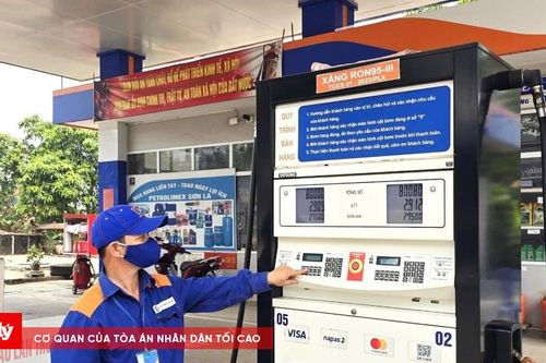 Giá xăng tăng, dầu giảm