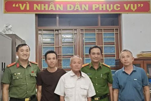 Công an phường ở Đắk Lắk hỗ trợ tìm thân nhân ông cụ đi lạc hơn 80km