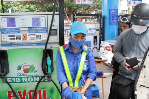 Giá xăng tăng hơn 600 đồng/lít