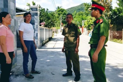 Bài 3: Công an cơ sở với phong trào 'Vì việc làng, đất vàng cũng hiến'