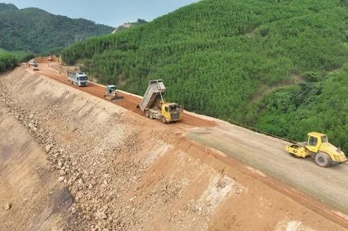 Giải ngân đầu tư công đạt gần 49%
