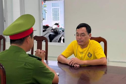 Bắt đối tượng đánh tới tấp một thanh niên sau mâu thuẫn trên đường