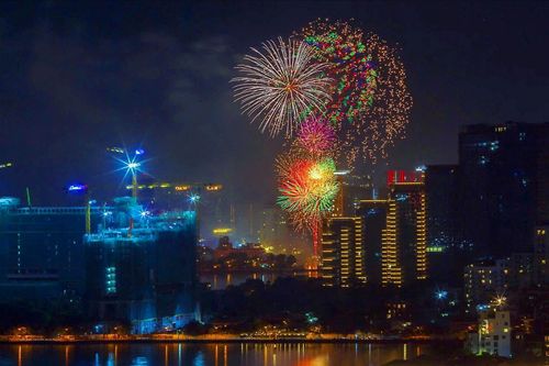 Hà Nội rực sáng đêm Quốc khánh