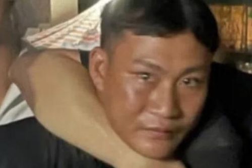 Cầm dao đe dọa nhân viên siêu thị để cướp tài sản
