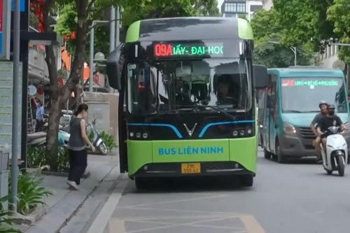 Xe buýt Hà Nội - Văn minh từ những điều tử tế
