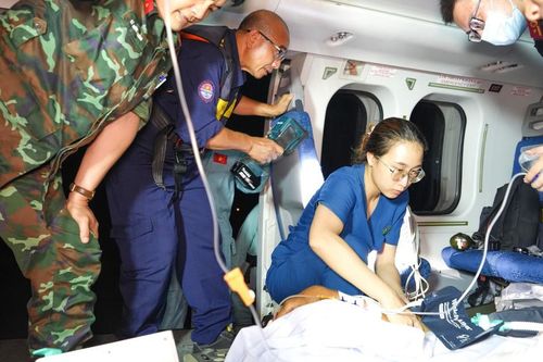 Đưa bệnh nhân bị đa chấn thương từ Trường Sa về đất liền an toàn